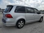 2010 Volkswagen Routan SE