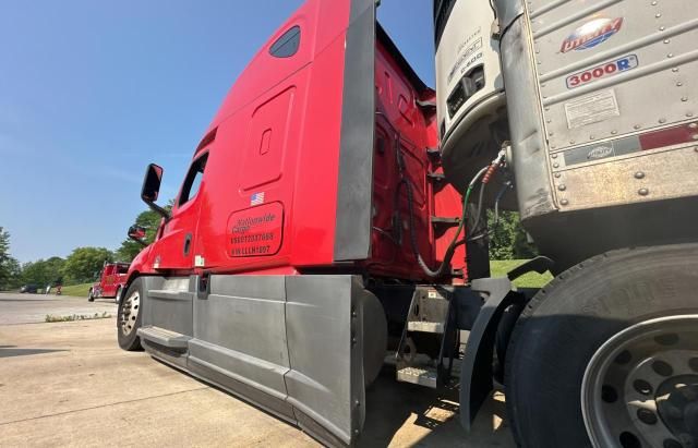 2020 Freightliner Cascadia 126