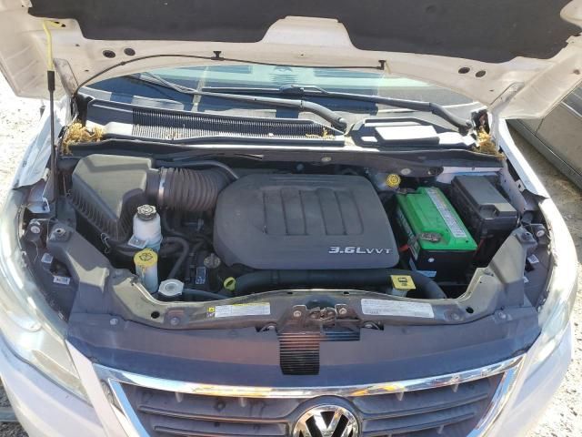 2012 Volkswagen Routan S