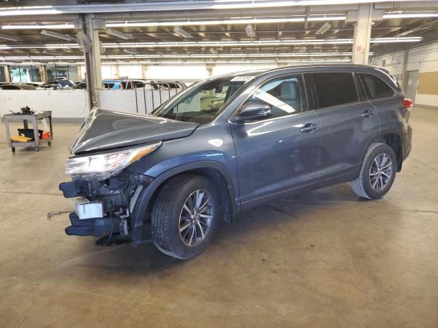 2017 Toyota Highlander SE