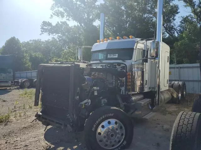 2023 Peterbilt 389