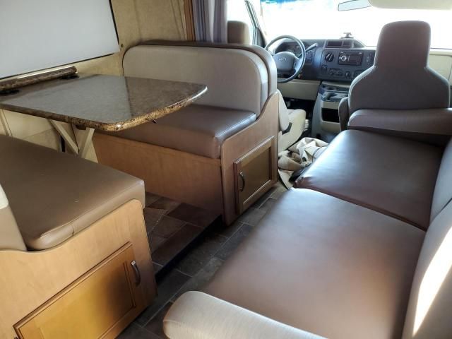 2015 Ford Econoline E450 Super Duty Cutaway Van