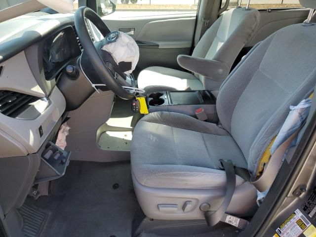 2018 Toyota Sienna LE