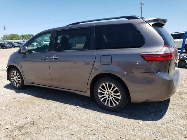 2019 Toyota Sienna XLE