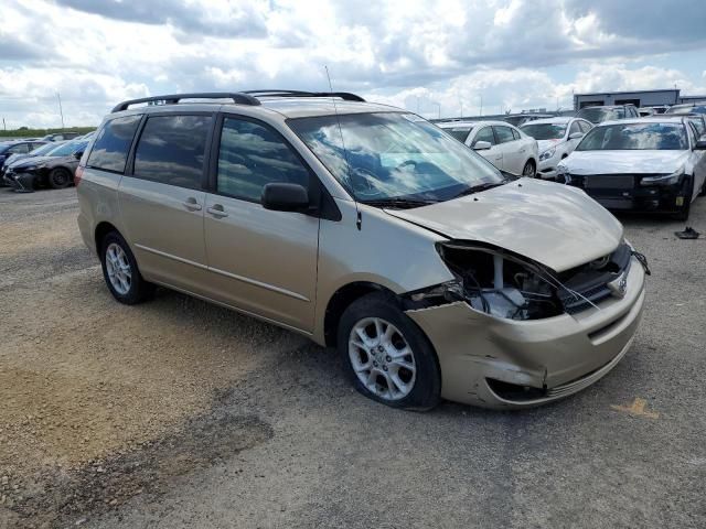 2004 Toyota Sienna LE