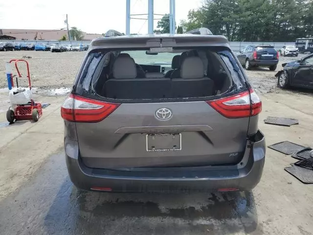 2017 Toyota Sienna XLE