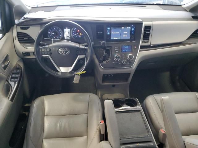 2017 Toyota Sienna XLE