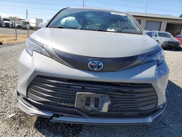 2022 Toyota Sienna XLE