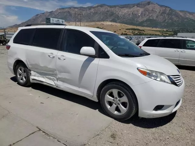 2016 Toyota Sienna LE