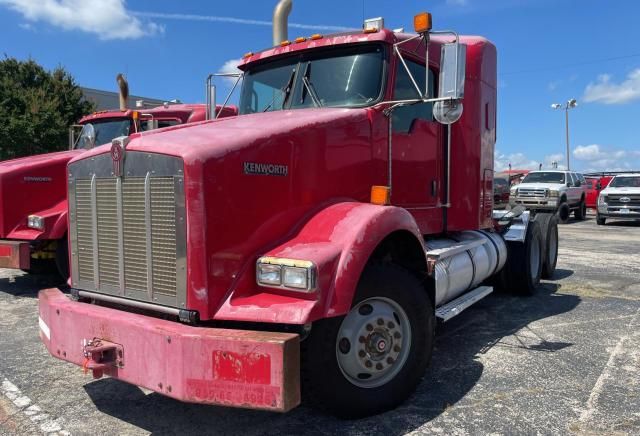 2010 Kenworth Construction T800