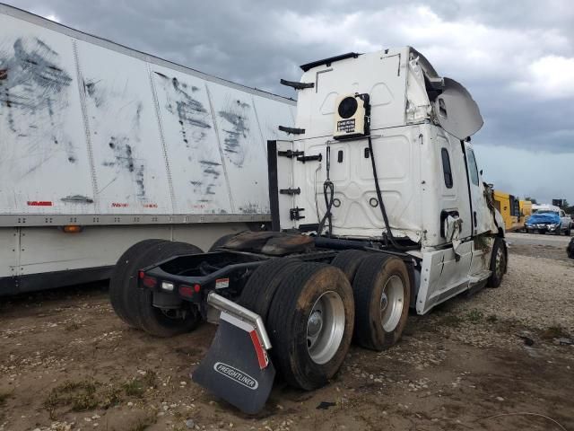 2020 Freightliner Cascadia 126