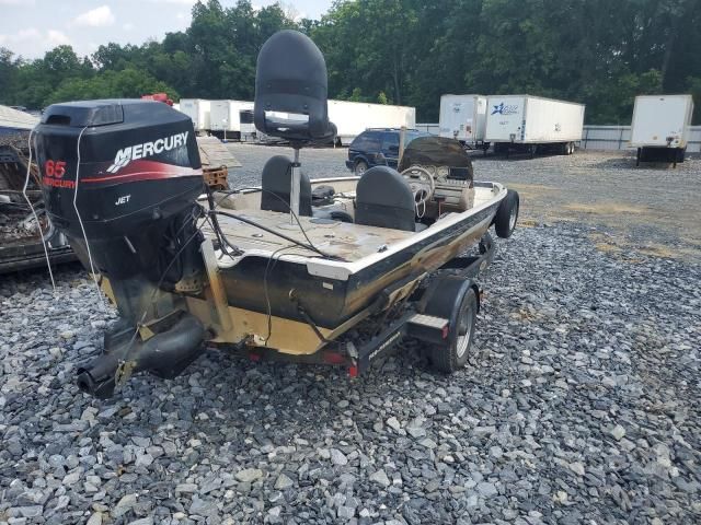 2002 Crestliner Boat