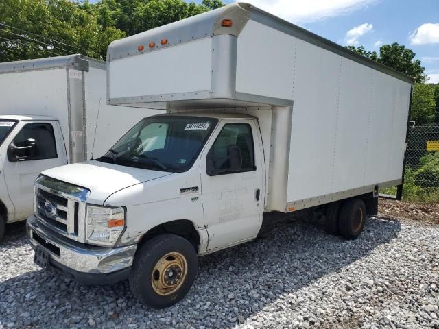 2013 Ford Econoline E350 Super Duty Cutaway Van