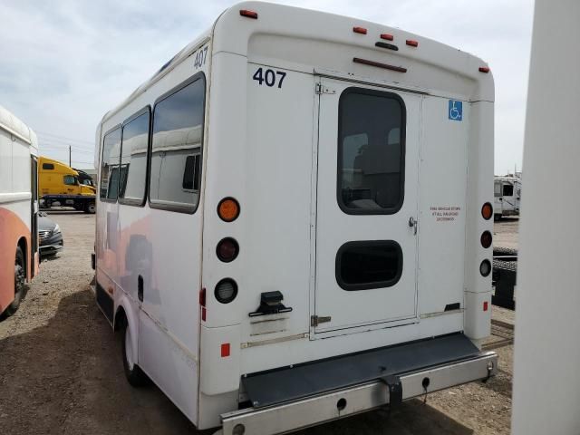 2014 Ford Econoline E350 Super Duty Cutaway Van