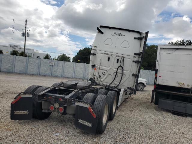 2021 Freightliner Cascadia 126