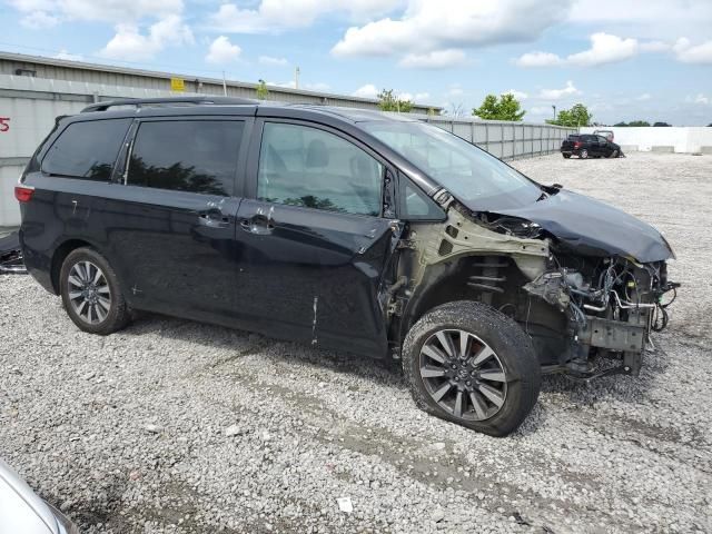 2018 Toyota Sienna XLE