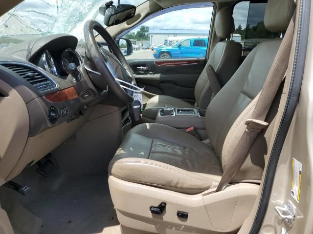 2013 Chrysler Town & Country Touring L