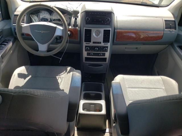 2009 Chrysler Town & Country LX