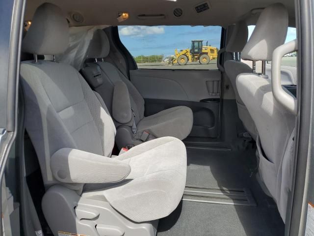 2019 Toyota Sienna LE