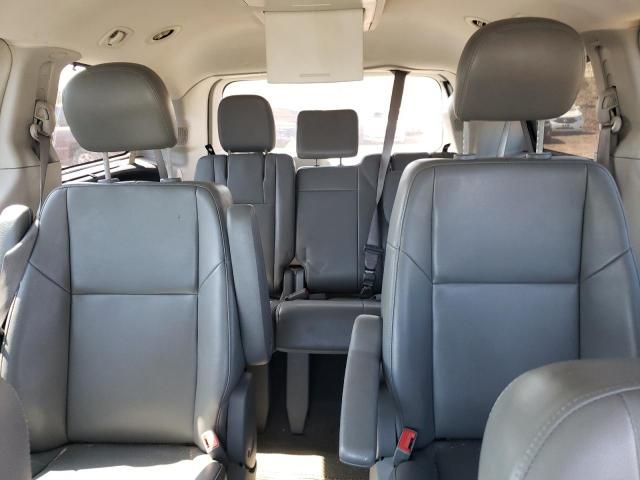 2012 Volkswagen Routan SE