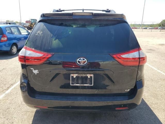 2019 Toyota Sienna LE