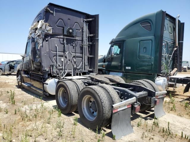 2020 Freightliner Cascadia 126