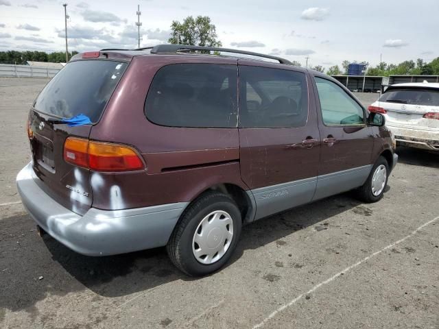 1999 Toyota Sienna LE