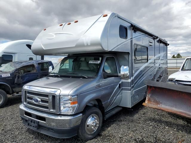 2022 Ford Econoline E450 Super Duty Cutaway Van