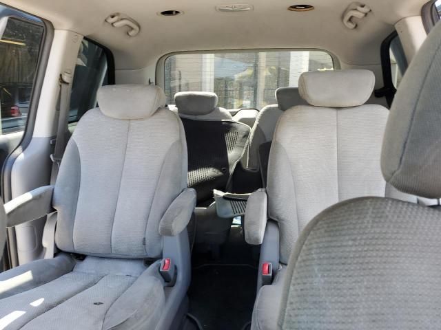 2010 KIA Sedona LX