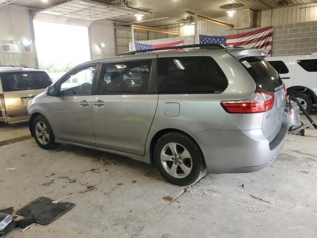 2018 Toyota Sienna LE