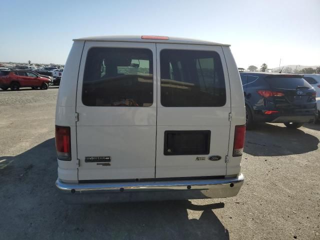 2013 Ford Econoline E350 Super Duty Wagon