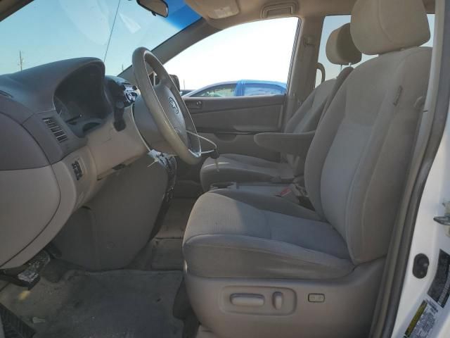 2005 Toyota Sienna CE