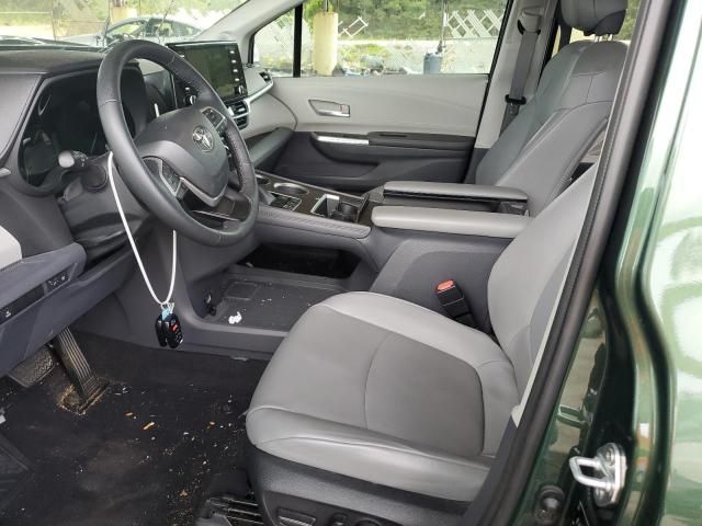 2022 Toyota Sienna XLE