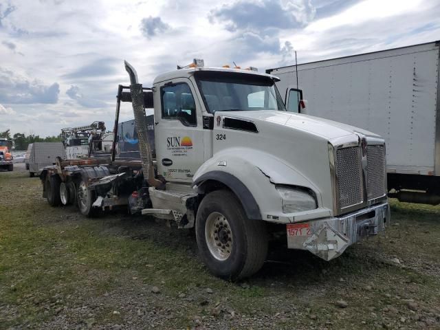 2020 Kenworth Construction T880