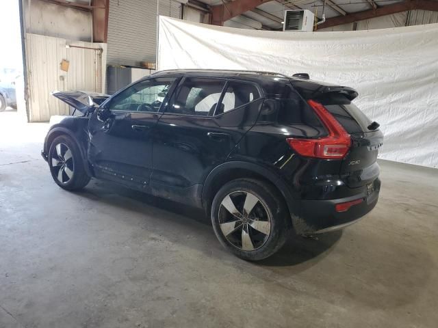 2020 Volvo XC40 T4 Momentum