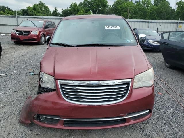 2014 Chrysler Town & Country Touring L