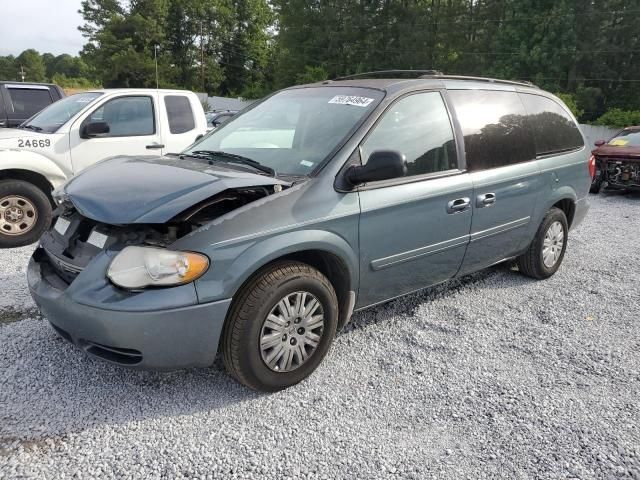 2006 Chrysler Town & Country LX