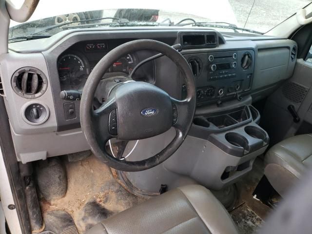 2010 Ford Econoline E350 Super Duty Cutaway Van