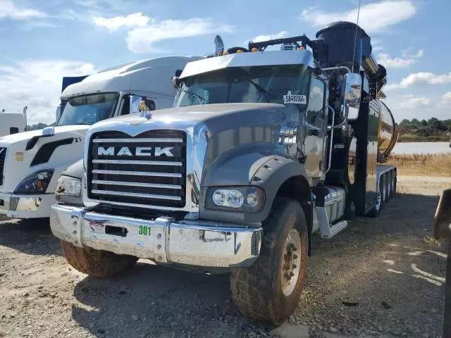 2020 Mack Granite