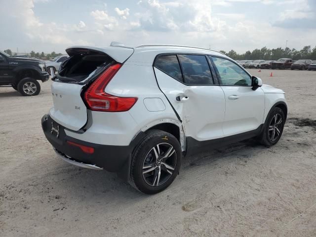 2023 Volvo XC40 Core