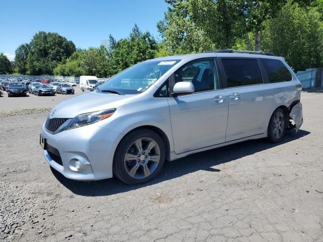 2015 Toyota Sienna Sport