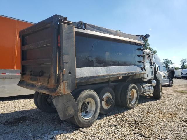 2007 Mack 700 CV700