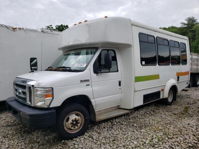 2014 Ford Econoline E350 Super Duty Cutaway Van