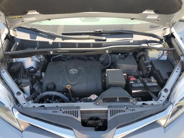 2018 Toyota Sienna XLE