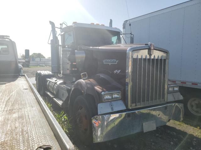 2007 Kenworth Construction W900