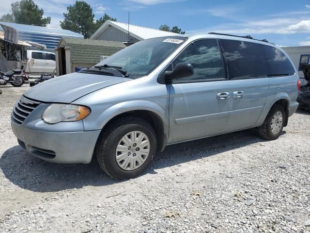 2005 Chrysler Town & Country LX