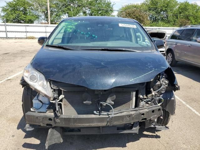 2019 Toyota Sienna LE