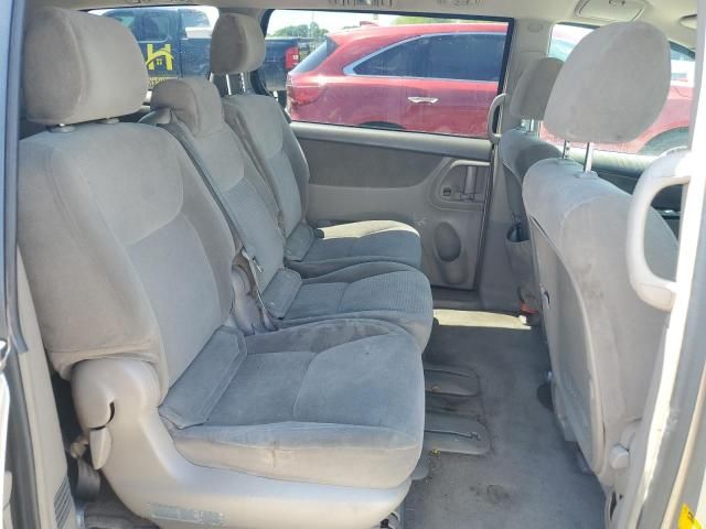 2004 Toyota Sienna CE