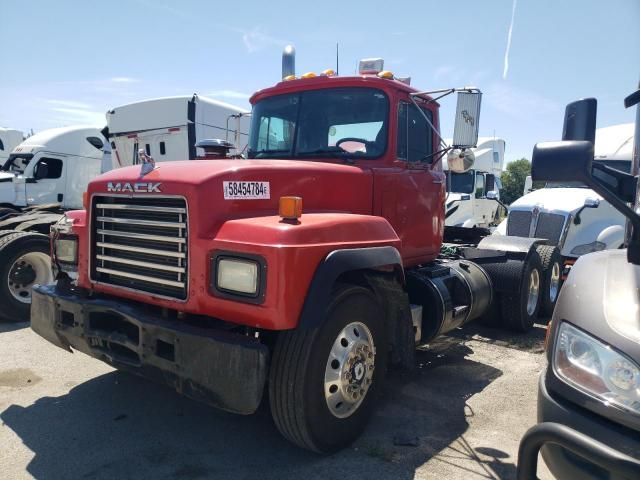 2000 Mack 600 RD600