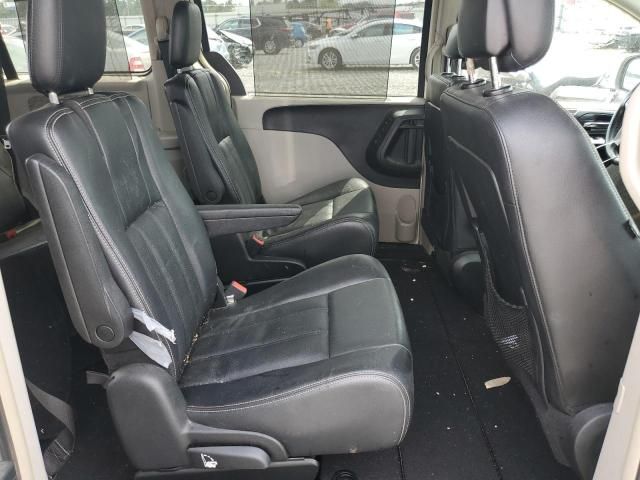 2012 Chrysler Town & Country Touring L